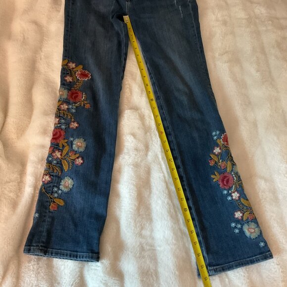 Sundance Women's Embroidered Jeans size 28 - Picture 3 of 12